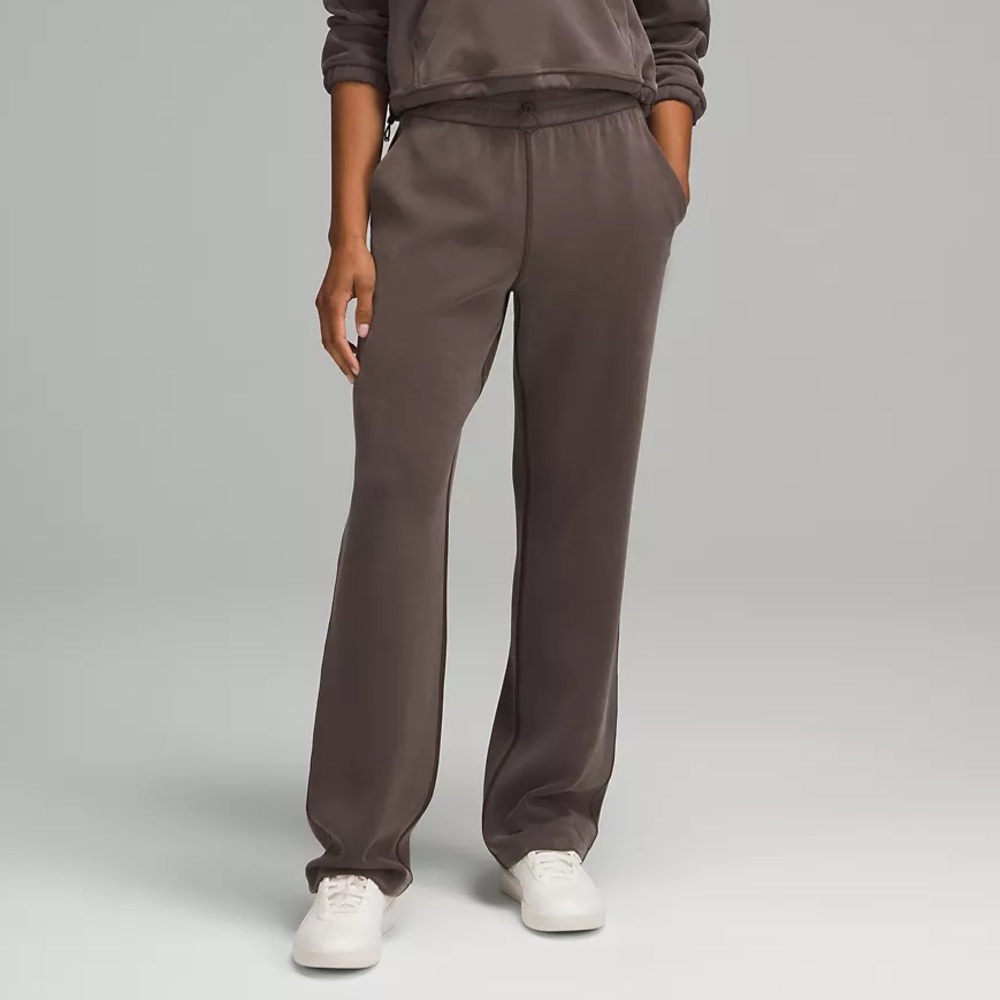 Softstreme High-Rise Pant
Regular